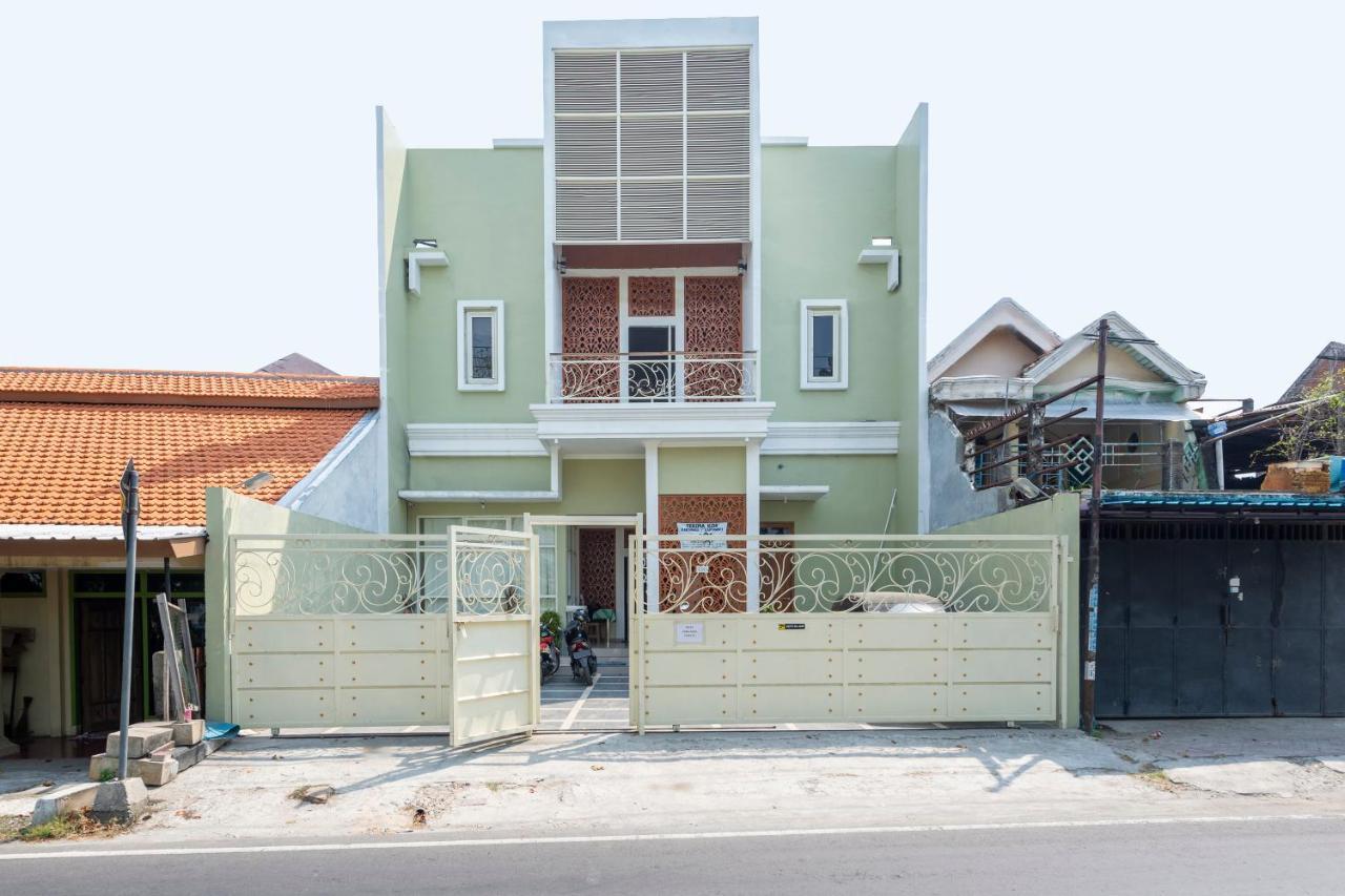 OYO 3706 Griya Tentrem Syariah Lamongan Dış mekan fotoğraf